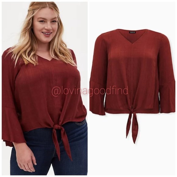 TORRID BRICK RED TEXTURED TIE FRONT BLOUSE NWT sz 2 - Picture 2 of 6
